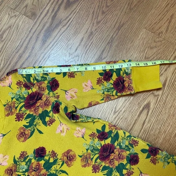Sundance gold Autumn floral waffle knit 3/4 sleeve top, Size L - Picture 9 of 10